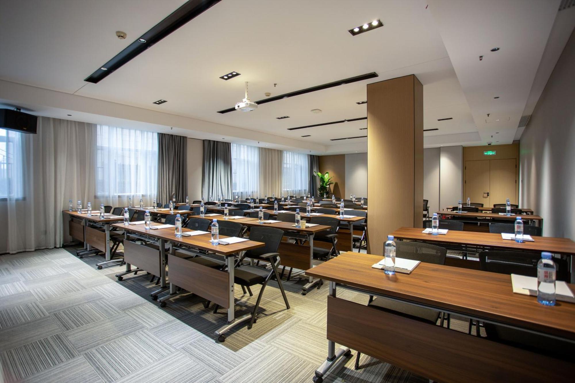 Vx Hotel Shanghai Yixian Road Dabaishu Luaran gambar